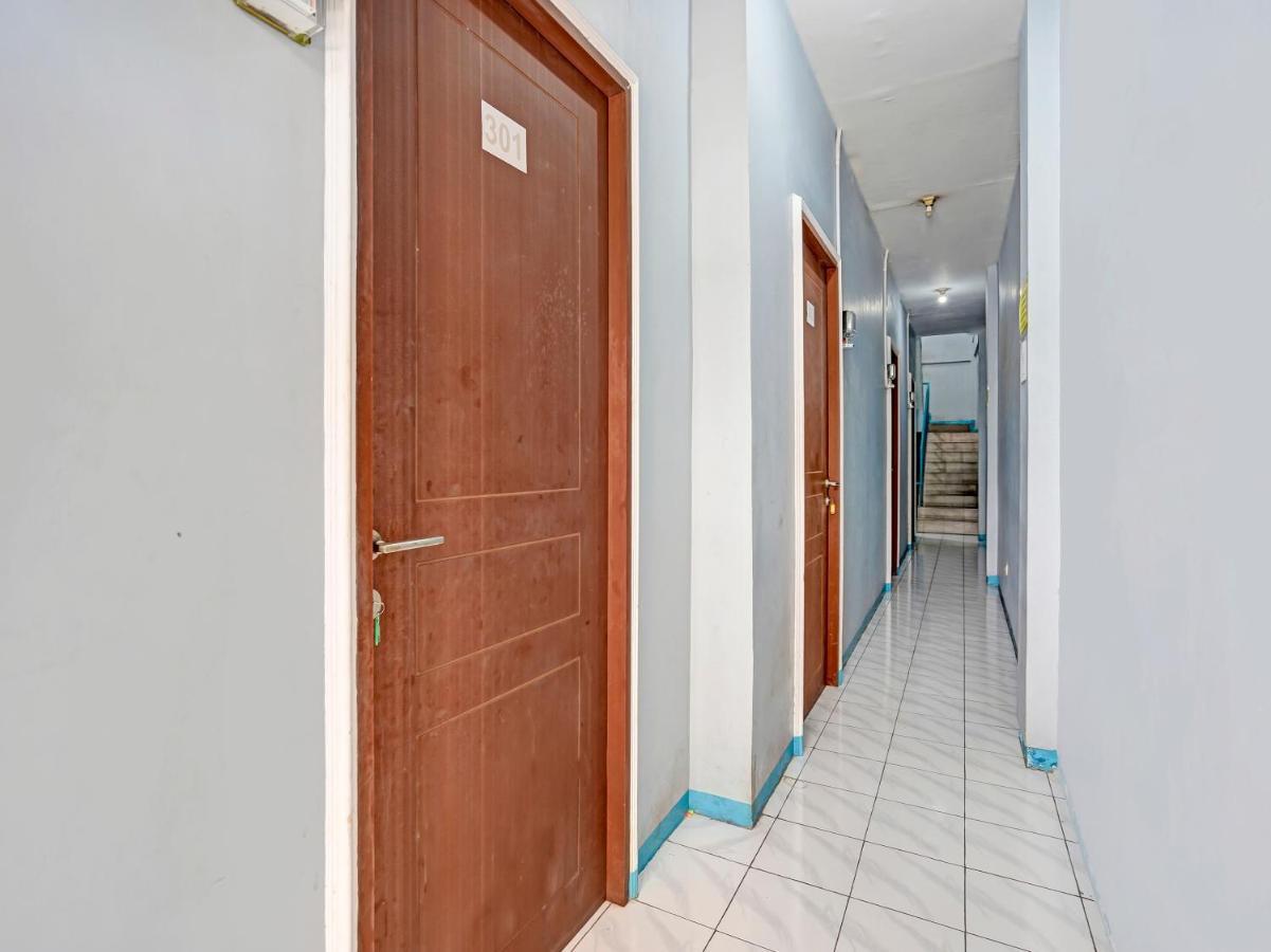 فندق Spot On 90147 Gosepa Ambengan Plaza سورابايا المظهر الخارجي الصورة