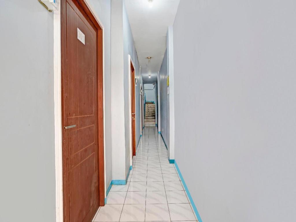 فندق Spot On 90147 Gosepa Ambengan Plaza سورابايا المظهر الخارجي الصورة