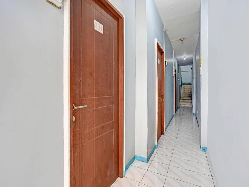 فندق Spot On 90147 Gosepa Ambengan Plaza سورابايا المظهر الخارجي الصورة